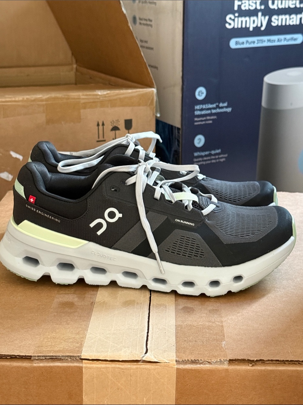 Women's On Cloudrunner 2 Shadow/Lima - Brand new, never worn